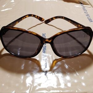 Leopard looks foster grant